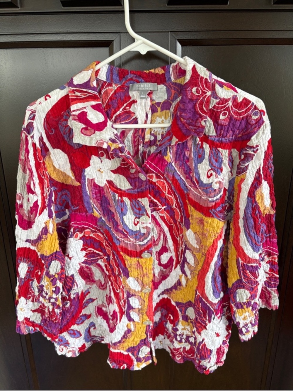 EUC Habitat Button Front Crinkle Top Size Large
